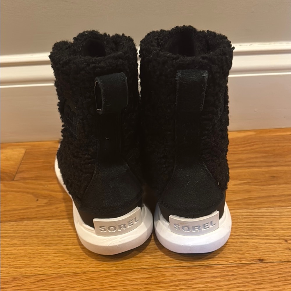GIRLS size 4 Sorel Youth Explorer Winter Boots - Picture 2 of 4